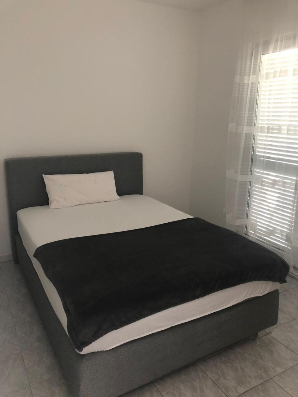 Apartman Ylli Nečujam Eksteriør bilde